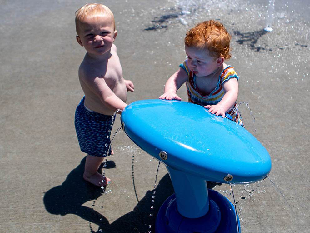 Children at the fountain.